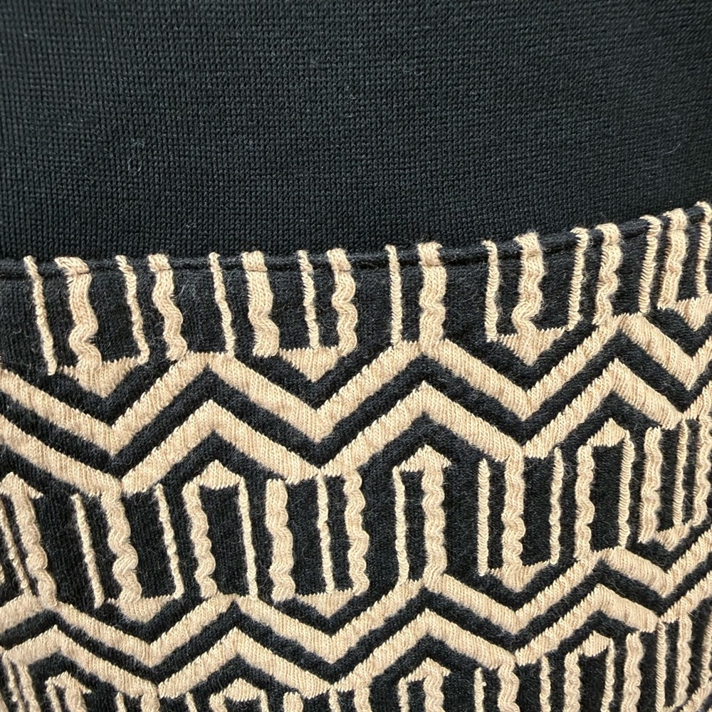 NWT Chico's blocked jacquard Black and Gold Patterned top size 2-large/12 - Picture 6 of 12